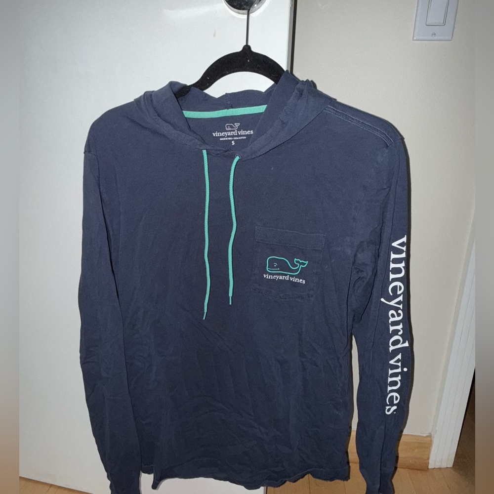 Vineyard Vines Navy Whale Logo Hoodie Tee (S) – Lightweight Long Sleeve